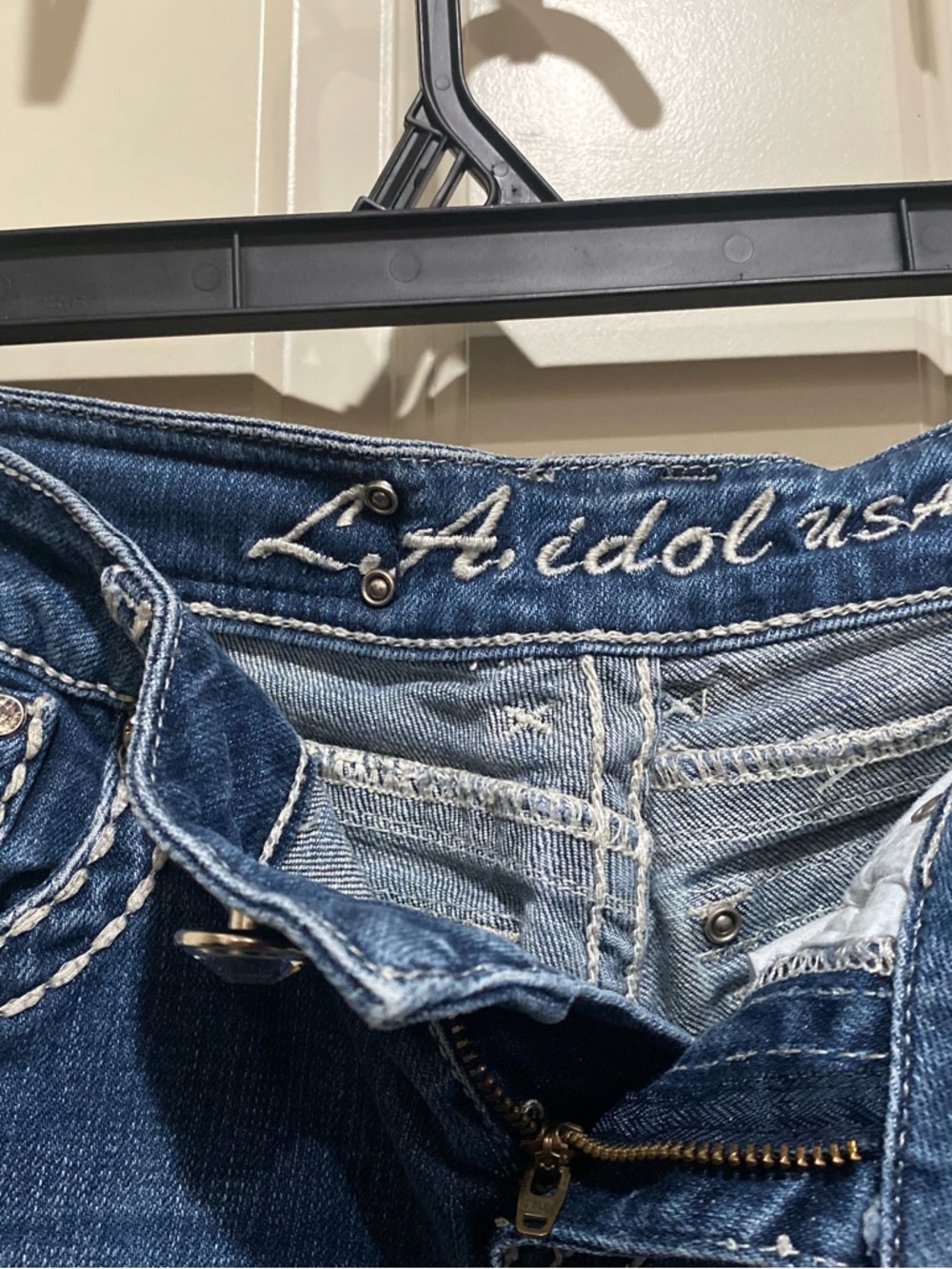 L.A. idol girls capri Jeans in Deep Blue with White Stitching - Picture 3 of 6